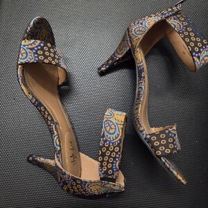 Style & Co. Blue and Gold Patterned Heels